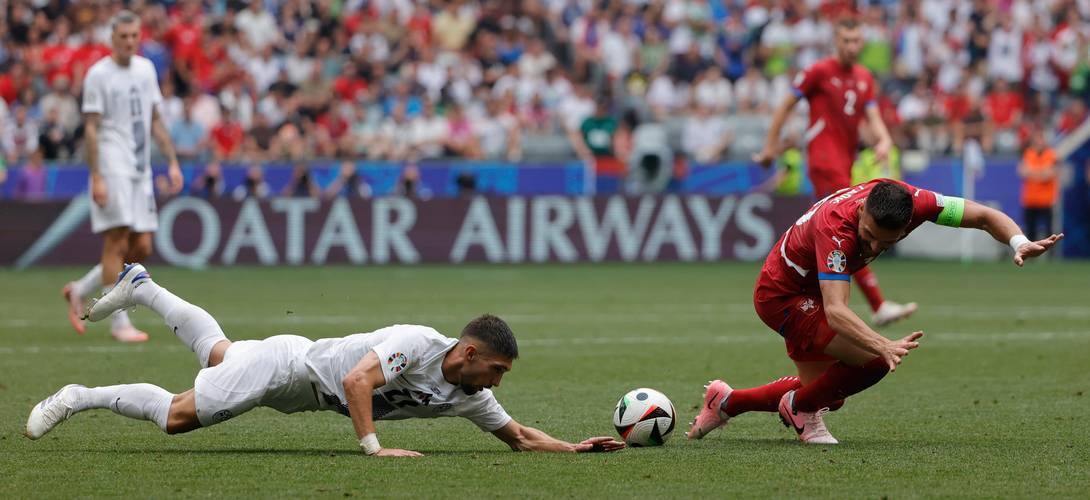 斯洛文尼亚战平斯洛伐克，争夺悬念大的简单介绍