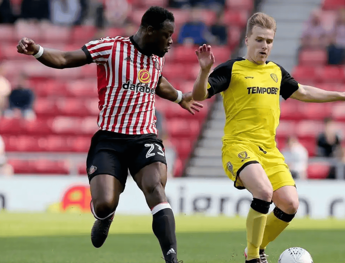 关于热刺客场击败伯恩茅斯，取得关键胜利的信息